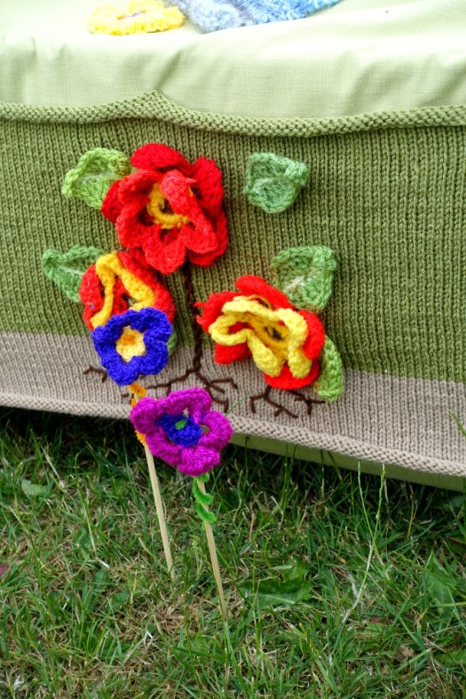 Knitted flowers